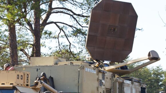 Autoriza Estados Unidos poner a prueba ‘rayo de calor’, que se pretende usar contra migrantes en la frontera con México
