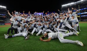 El mexicano Jonathan Aranda y los Rays eliminan a los Yankees para avanzar a la ALCS