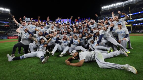 El mexicano Jonathan Aranda y los Rays eliminan a los Yankees para avanzar a la ALCS