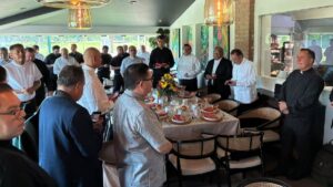 recibe los mochis al nuncio apostolico joseph spiteri conferencia