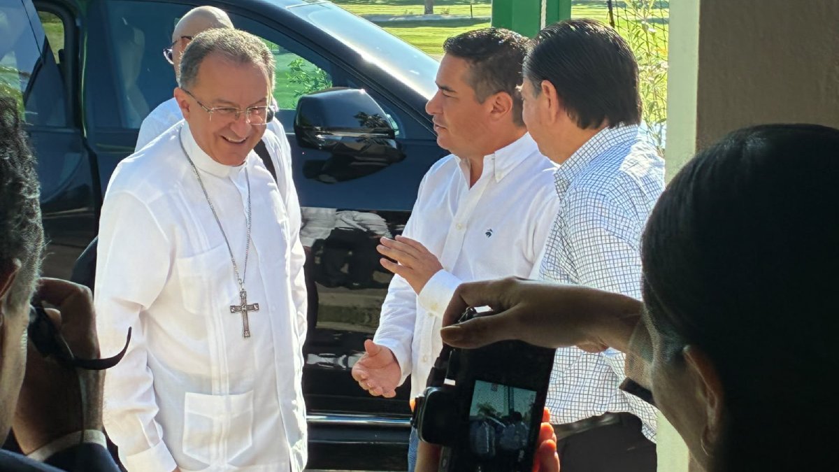 recibe los mochis al nuncio apostolico joseph spiteri