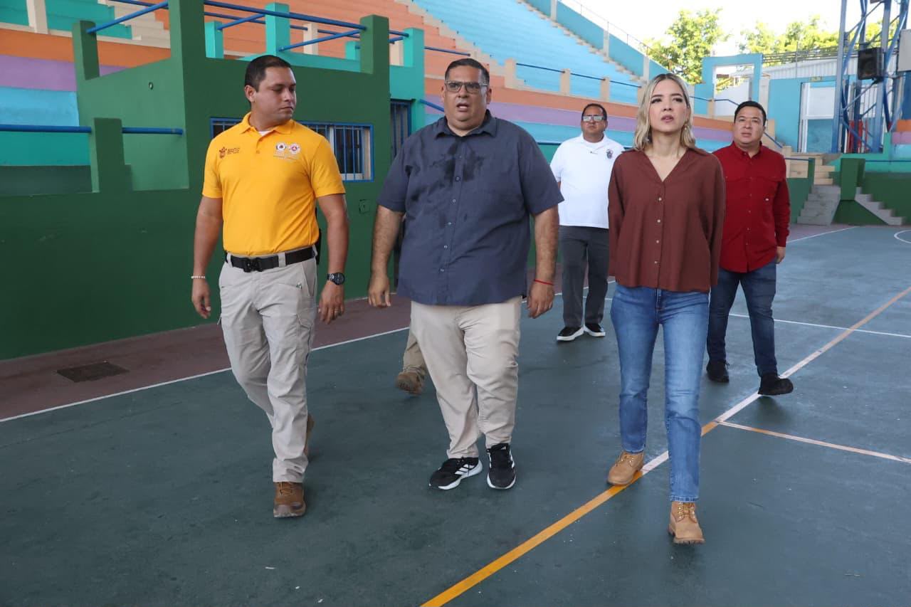Recorre Estrella Palacios refugios habilitados ante llegada del huracán "Simón" a Mazatlán