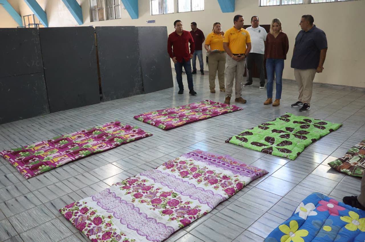 Recorre Estrella Palacios refugios habilitados ante llegada del huracán "Simón" a Mazatlán