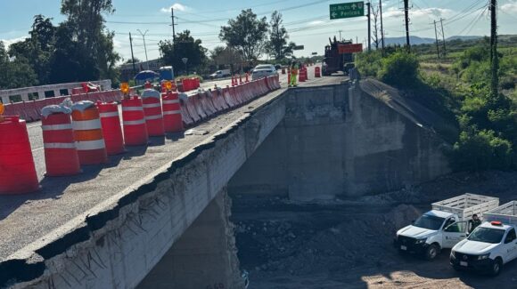 Rehabilitación del puente Alemania en Pericos, Sinaloa, podría concluir el 15 de diciembre; avanzan en su demolición