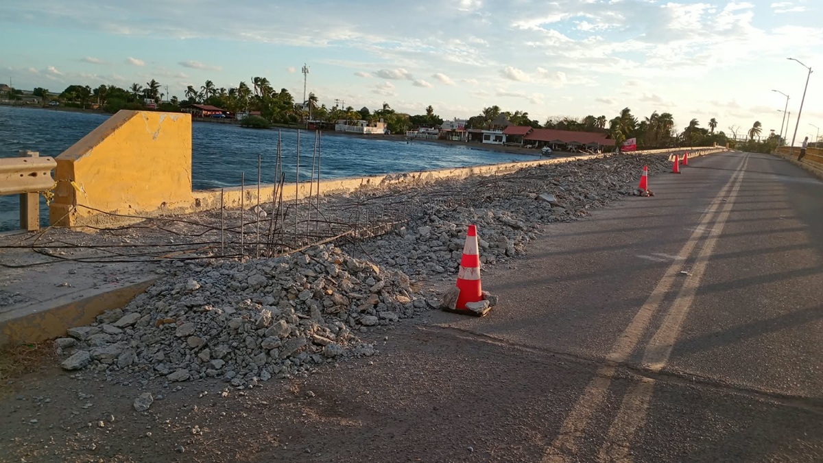 Rehabilitan puente de El Maviri, en Ahome