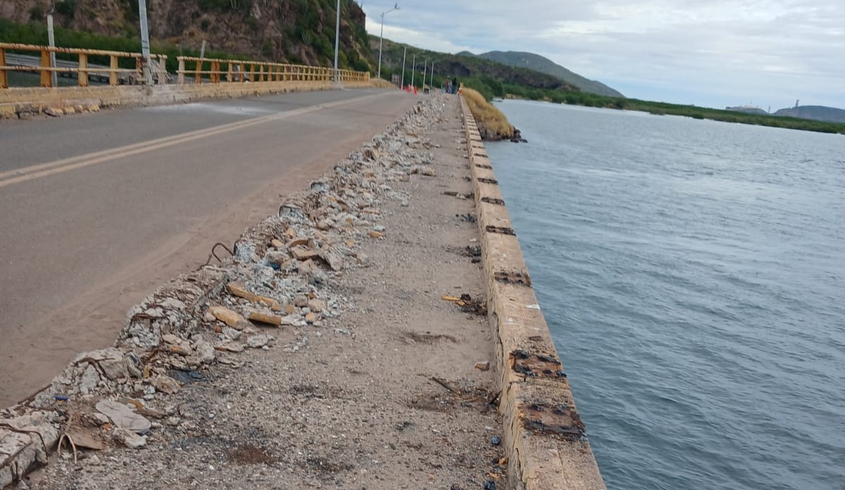Rehabilitan puente de El Maviri, en Ahome