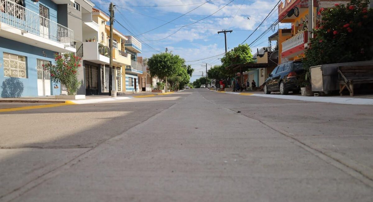Renuevan red de drenaje en colonias Independencia y Lomas del Mar de Mazatlán; invierten 1.7 millones de pesos