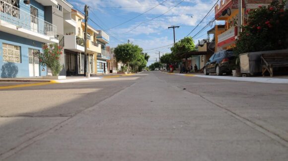 Renuevan red de drenaje en colonias Independencia y Lomas del Mar de Mazatlán; invierten 1.7 millones de pesos