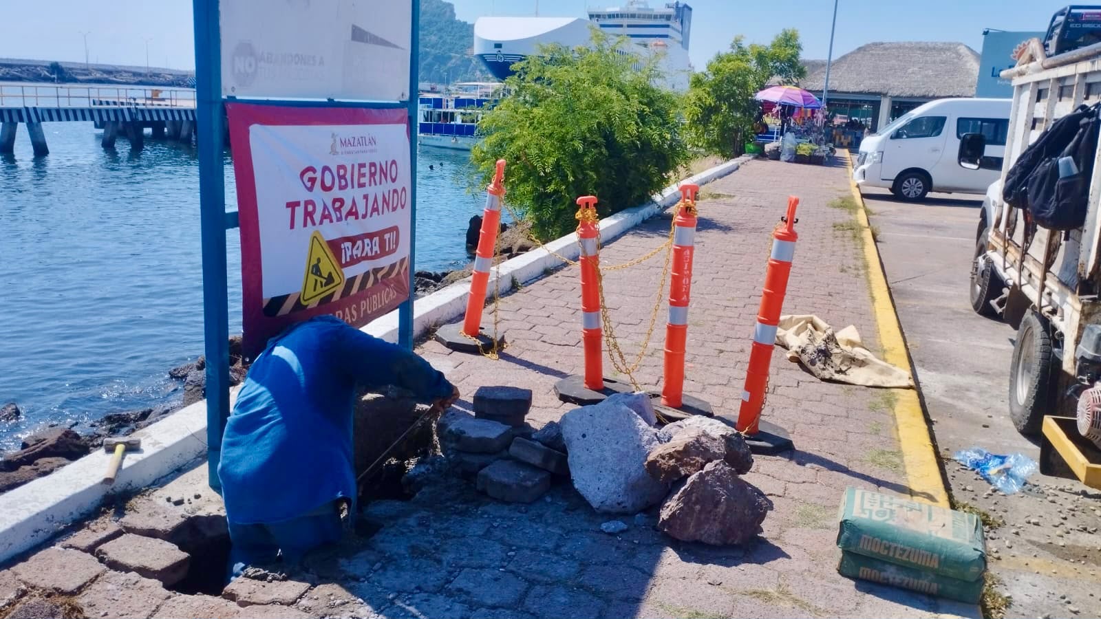 Fuerte marejada provoca hundimiento en La Puntilla, Mazatlán