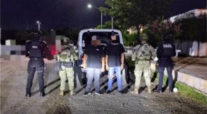 reporte por camioneta robada lleva a la detencion de dos hombres en mazatlan sin