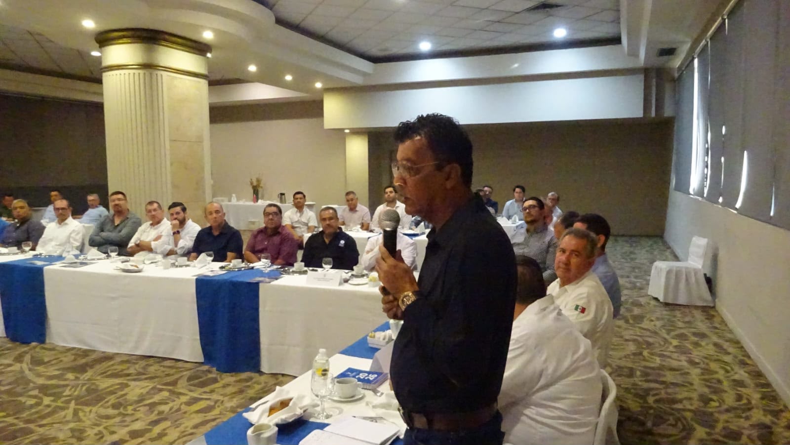 Obras Públicas se reúne con integrantes de la AMIC en Culiacán