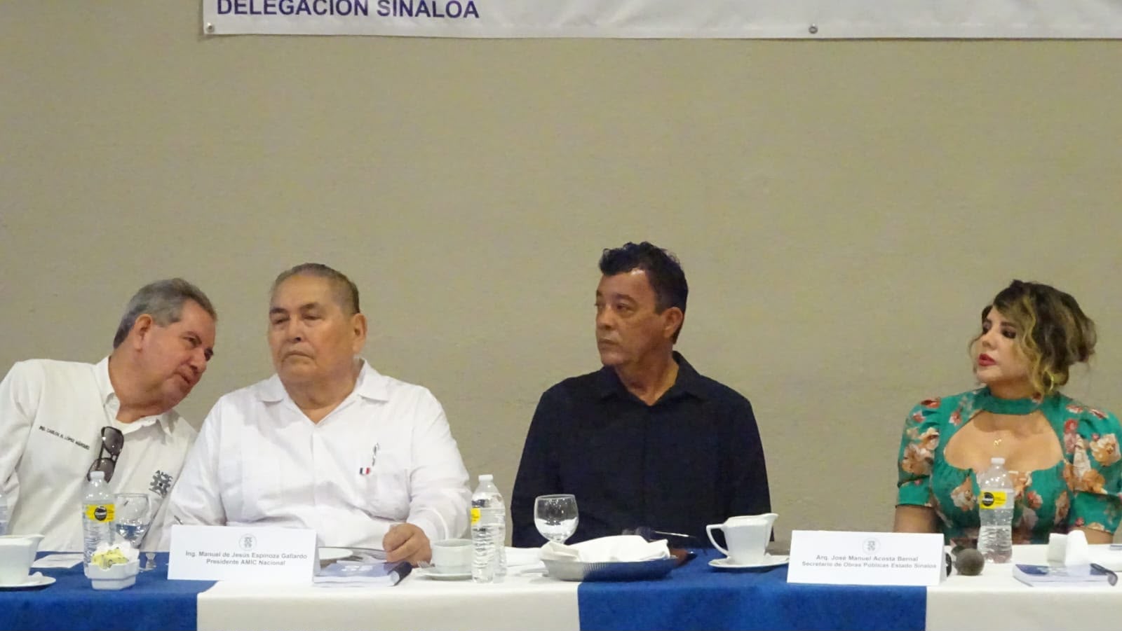 Obras Públicas se reúne con integrantes de la AMIC en Culiacán