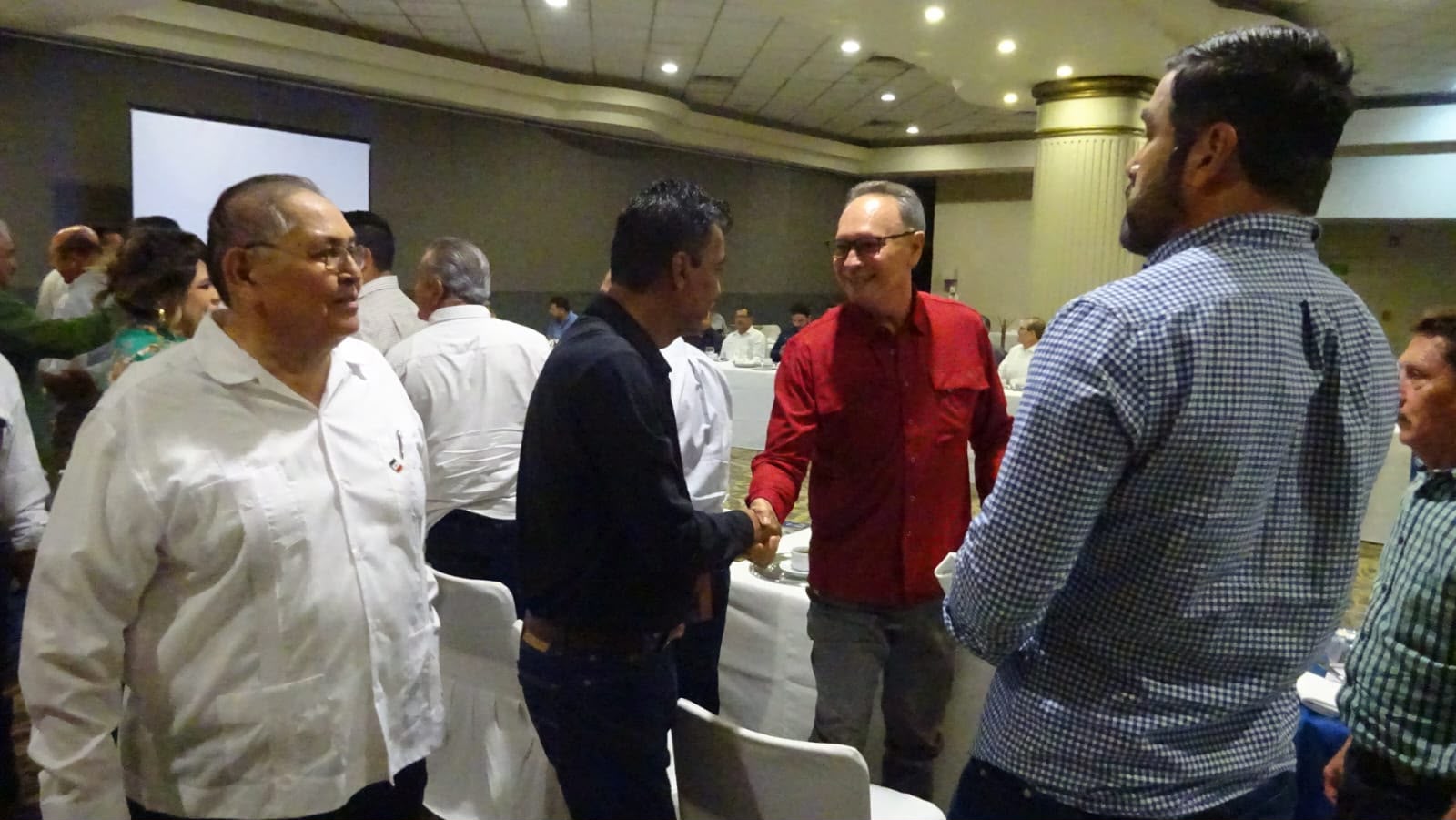 Obras Públicas se reúne con integrantes de la AMIC en Culiacán