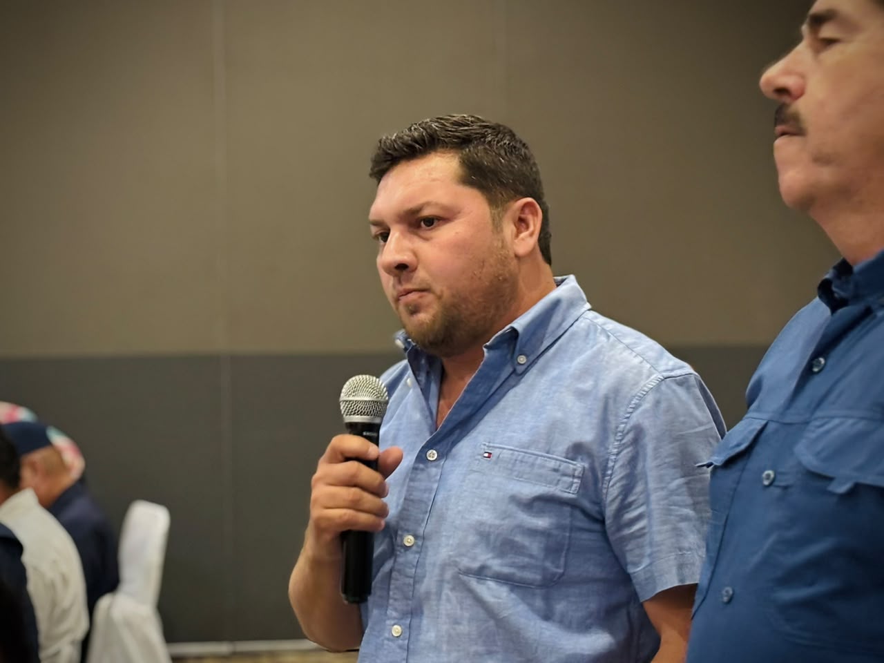 Obras Públicas se reúne con integrantes de la AMIC en Culiacán