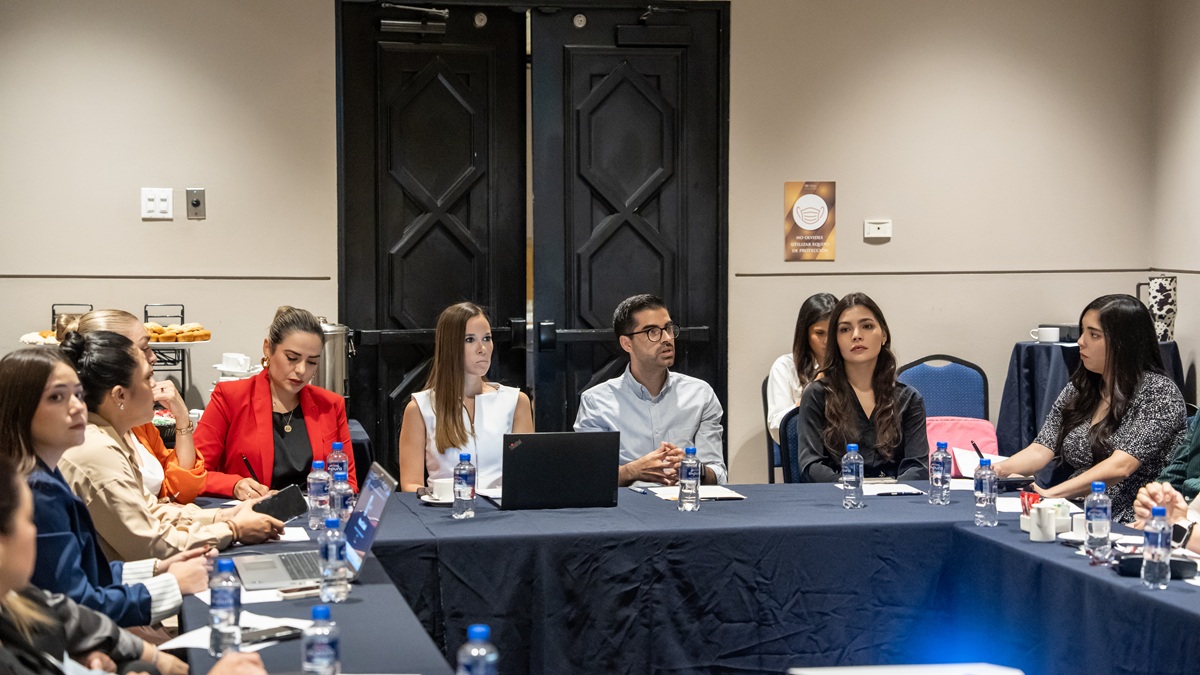 Se reúnen empresarios de Culiacán con secretaria de Turismo