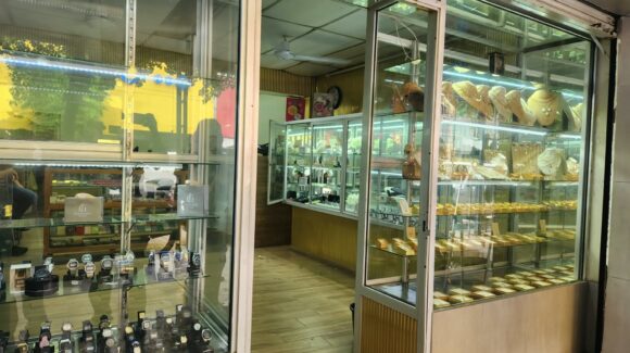 Roban joyería de regidora priista Mónica López en Guasave; se llevan 95% de los artículos de valor
