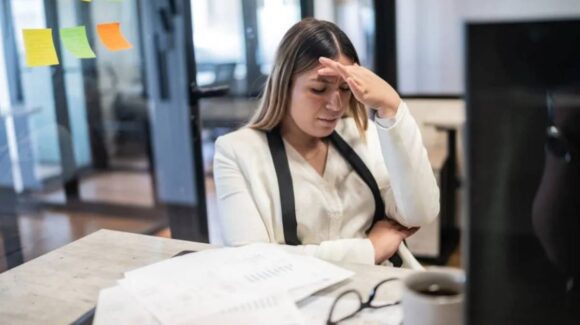 Tráfico, estrés y largas jornadas: los desafíos para la salud mental de los trabajadores en México