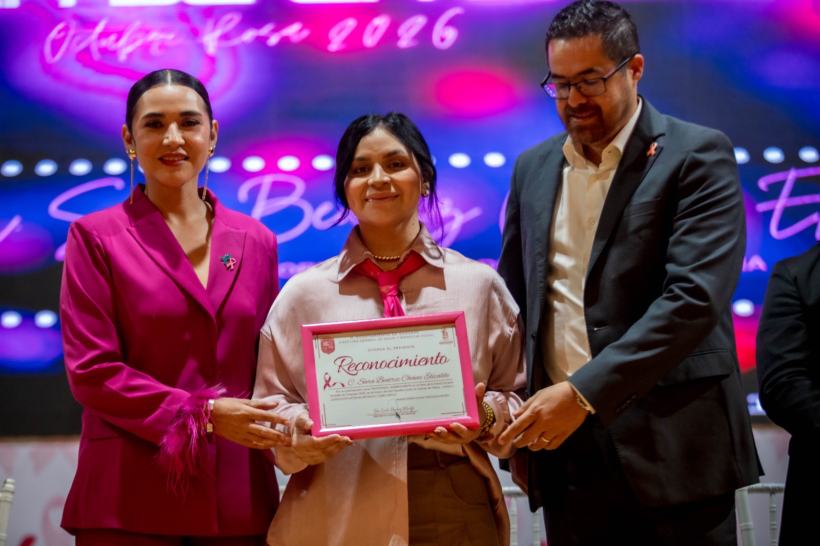 Sara Beatriz Chávez Elizalde en conferencia sobre el cáncer de mama en Guasave