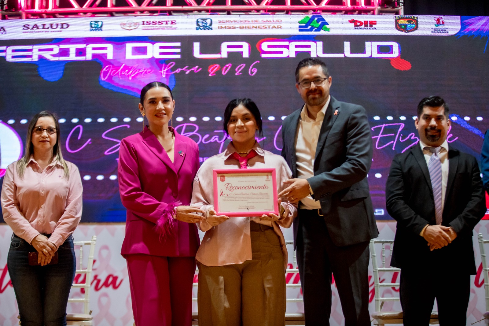 Sara Beatriz Chávez Elizalde en conferencia sobre el cáncer de mama en Guasave