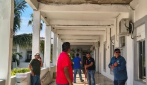 Se cae parte del enjarre en Palacio Municipal de Mazatlán; alcaldesa anuncia trabajos de mantenimiento