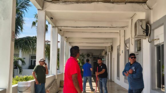 Se cae parte del enjarre en Palacio Municipal de Mazatlán; alcaldesa anuncia trabajos de mantenimiento