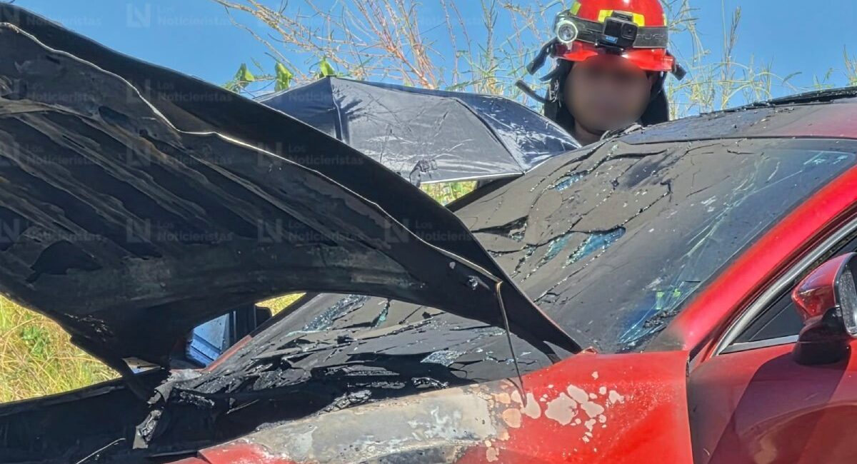 Se incendia camioneta sobre la México 68 de Culiacán, Sinaloa; no hay heridos