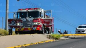 se incendia camioneta sobre la mexico 68 de culiacan bomberos