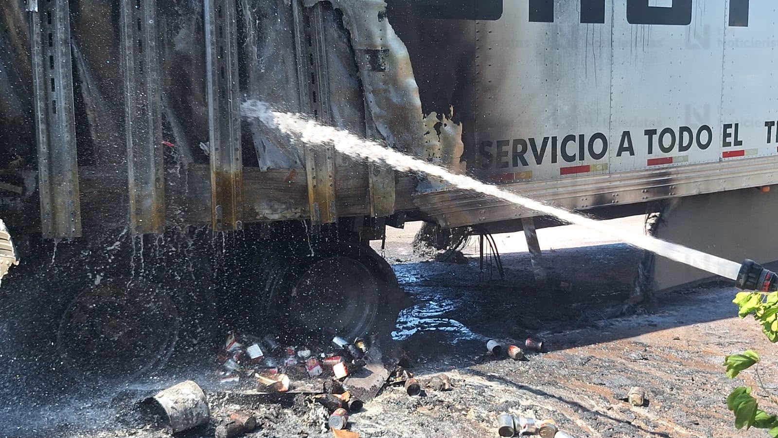 Se incendia caja de tráiler en el Campo El Diez de Culiacán; no hay heridos
