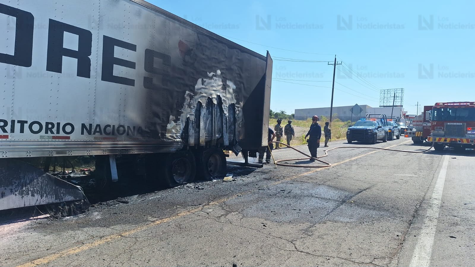 Se incendia caja de tráiler en el Campo El Diez de Culiacán; no hay heridos