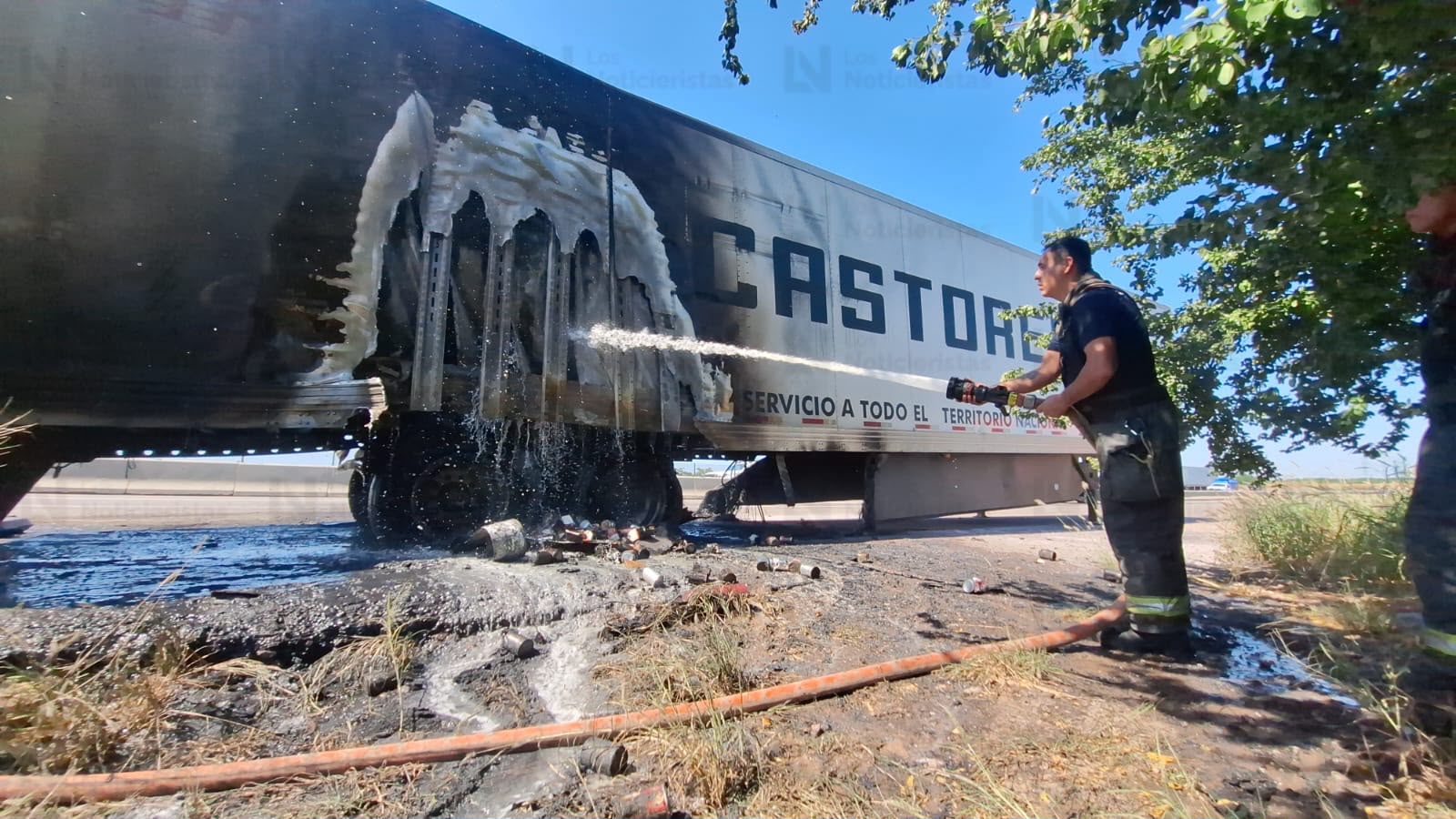 Se incendia caja de tráiler en el Campo El Diez de Culiacán; no hay heridos