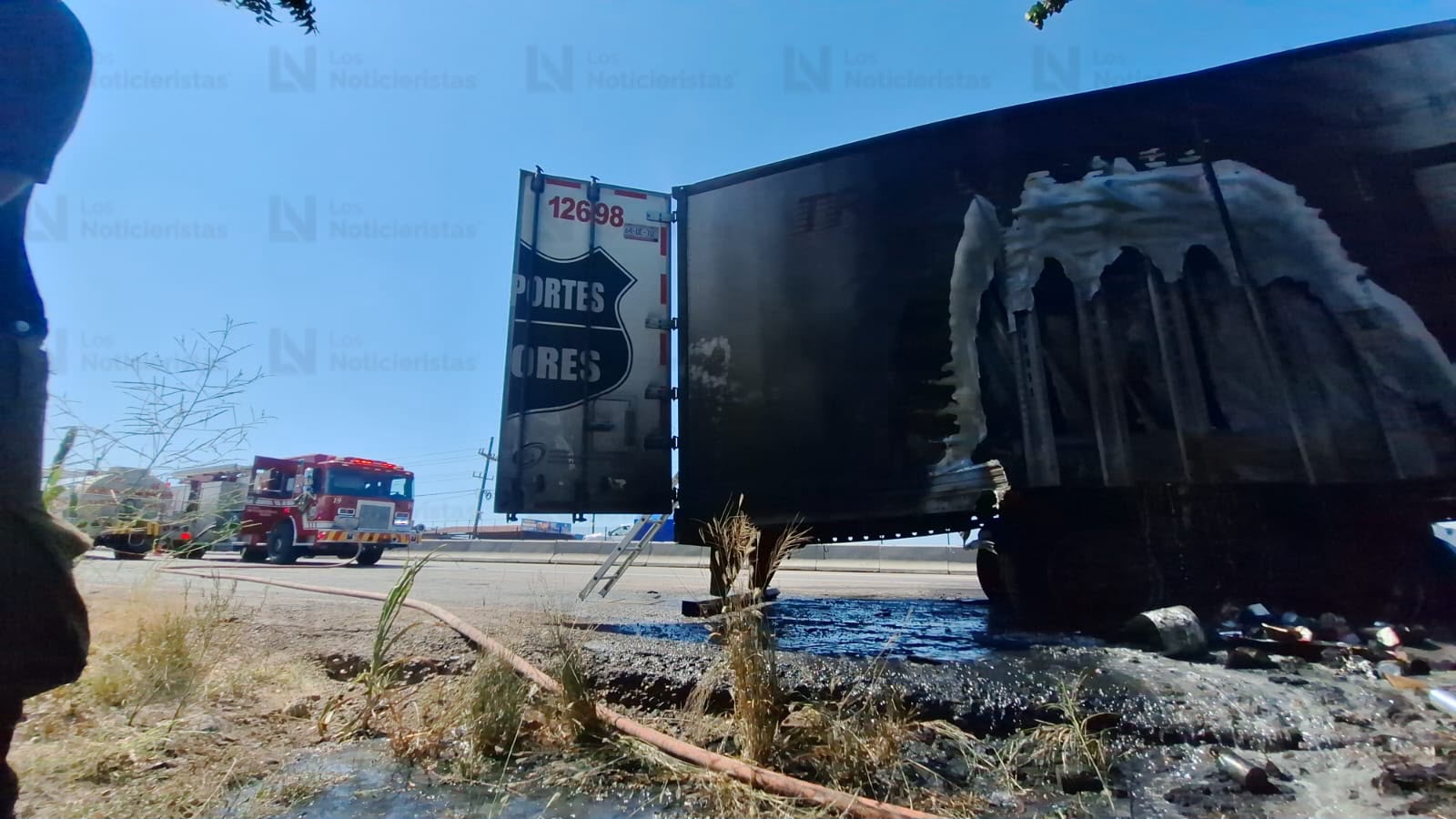 Se incendia caja de tráiler en el Campo El Diez de Culiacán; no hay heridos