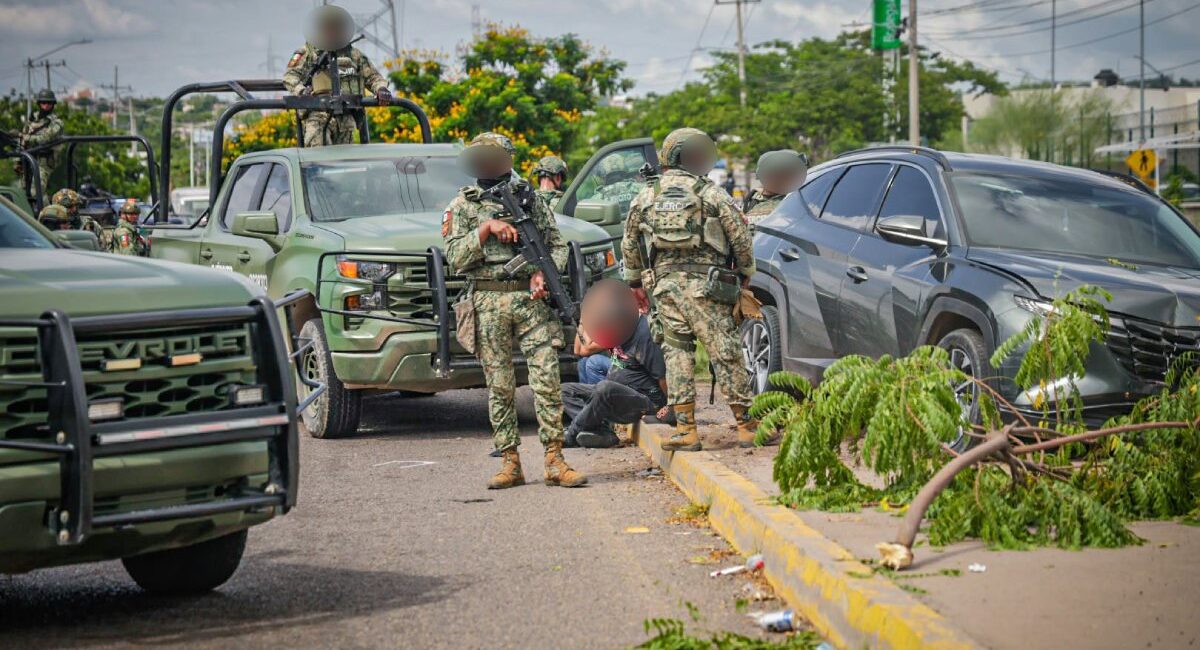 Se registra persecución a balazos en La Costerita, Culiacán; hay detenidos y personas privadas de la libertad rescatadas