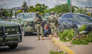 Se registra persecución a balazos en La Costerita, Culiacán; hay detenidos y personas privadas de la libertad rescatadas