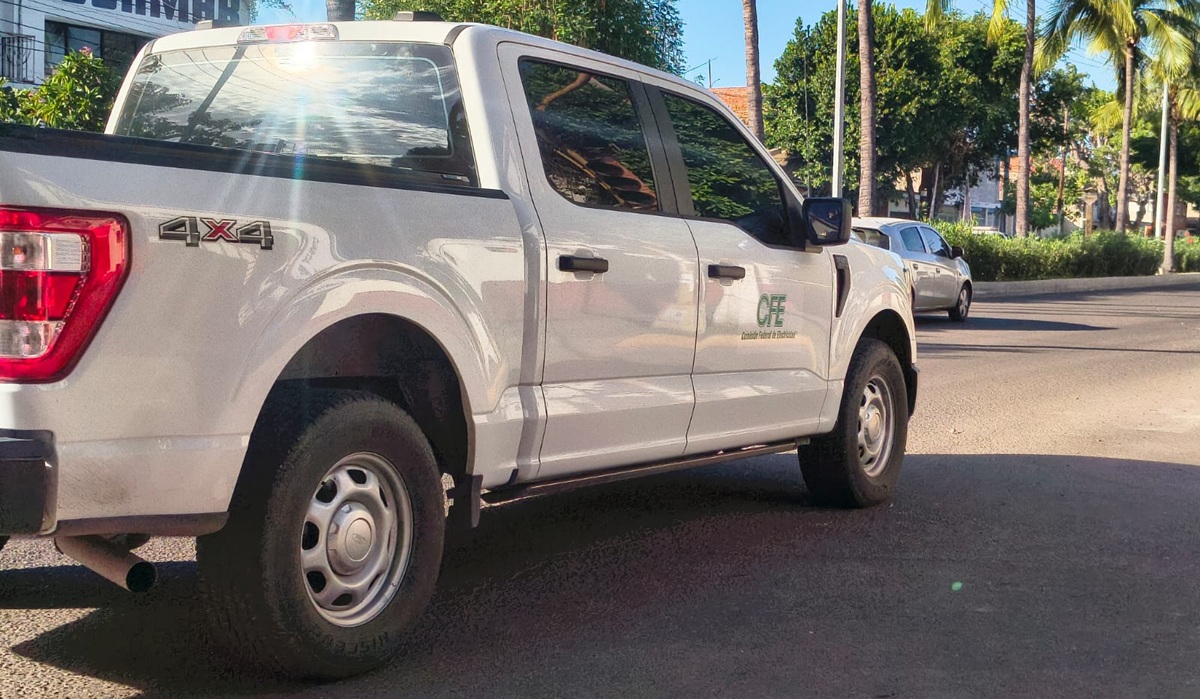 Autoridades de los tres niveles de gobierno se reúnen en Mazatlán por huracán "Simón"