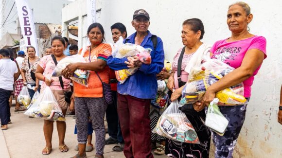 Sebides entrega casi 900 despensas a comunidades indígenas en los municipios de Juan José Ríos y Navolato, Sinaloa
