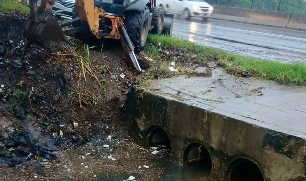 Segunda jornada de limpieza en canales pluviales de Mazatlán