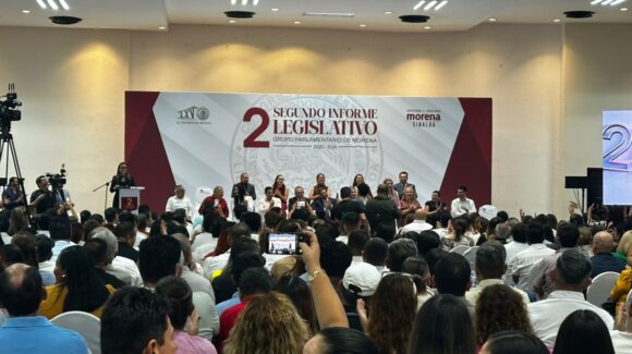 ¡Aplausómetro rumbo al 2027! Morena mide apoyos entre porras, abrazos y selfies en Segundo Informe Legislativo en Mazatlán