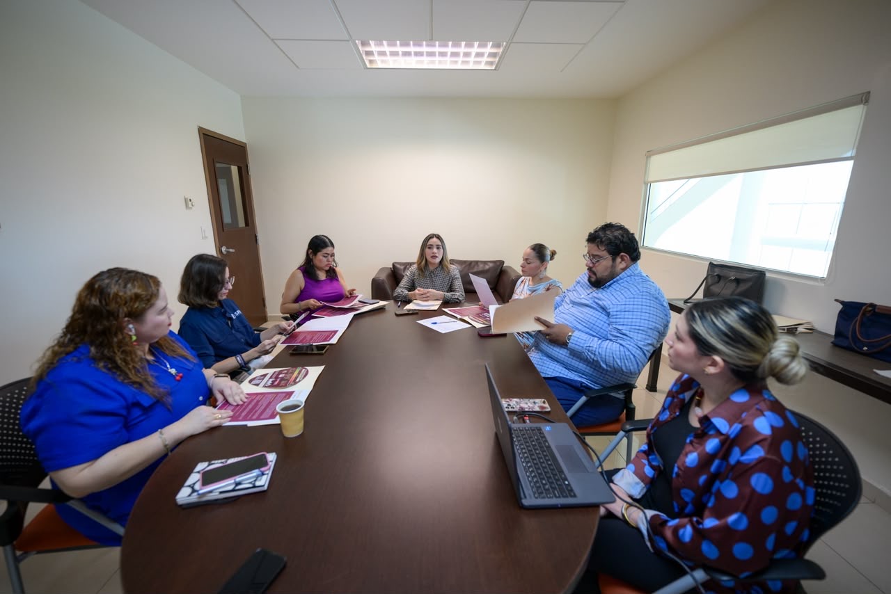Semujeres muestra convocatoria para el Distintivo Violeta a empresarios de Mazatlán