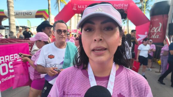 Cada medalla es para su abuela: Sheila corre por quien venció el cáncer de mama hace 13 años