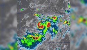 ‘Simón’ se intensifica frente al Pacífico; ante ello, Mazatlán, Sinaloa, mantiene vigilancia 