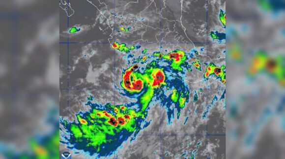 ‘Simón’ se intensifica frente al Pacífico; ante ello, Mazatlán, Sinaloa, mantiene vigilancia 