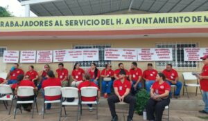 Sindicato del Ayuntamiento de Mocorito para labores por falta de pago de quincena; mientras que Guerreros Azules mantienen tomado el Ayuntamiento