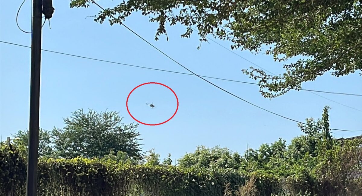 Sobrevuela helicóptero de la Marina a baja altura en la zona poniente de Guasave, Sinaloa