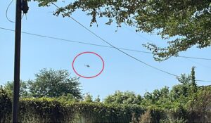 Sobrevuela helicóptero de la Marina a baja altura en la zona poniente de Guasave, Sinaloa