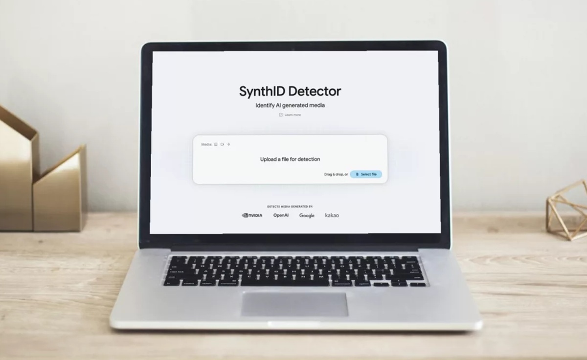Laptop con Synthid Detector
