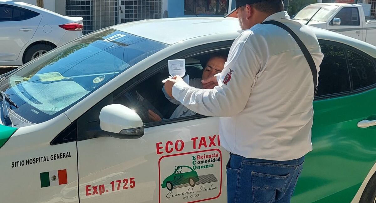 Retiran dos taxis de circulación tras revisión de 120 unidades en Salvador Alvarado, Sinaloa
