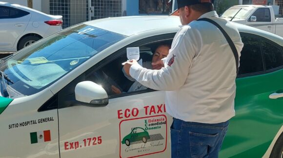 Retiran dos taxis de circulación tras revisión de 120 unidades en Salvador Alvarado, Sinaloa