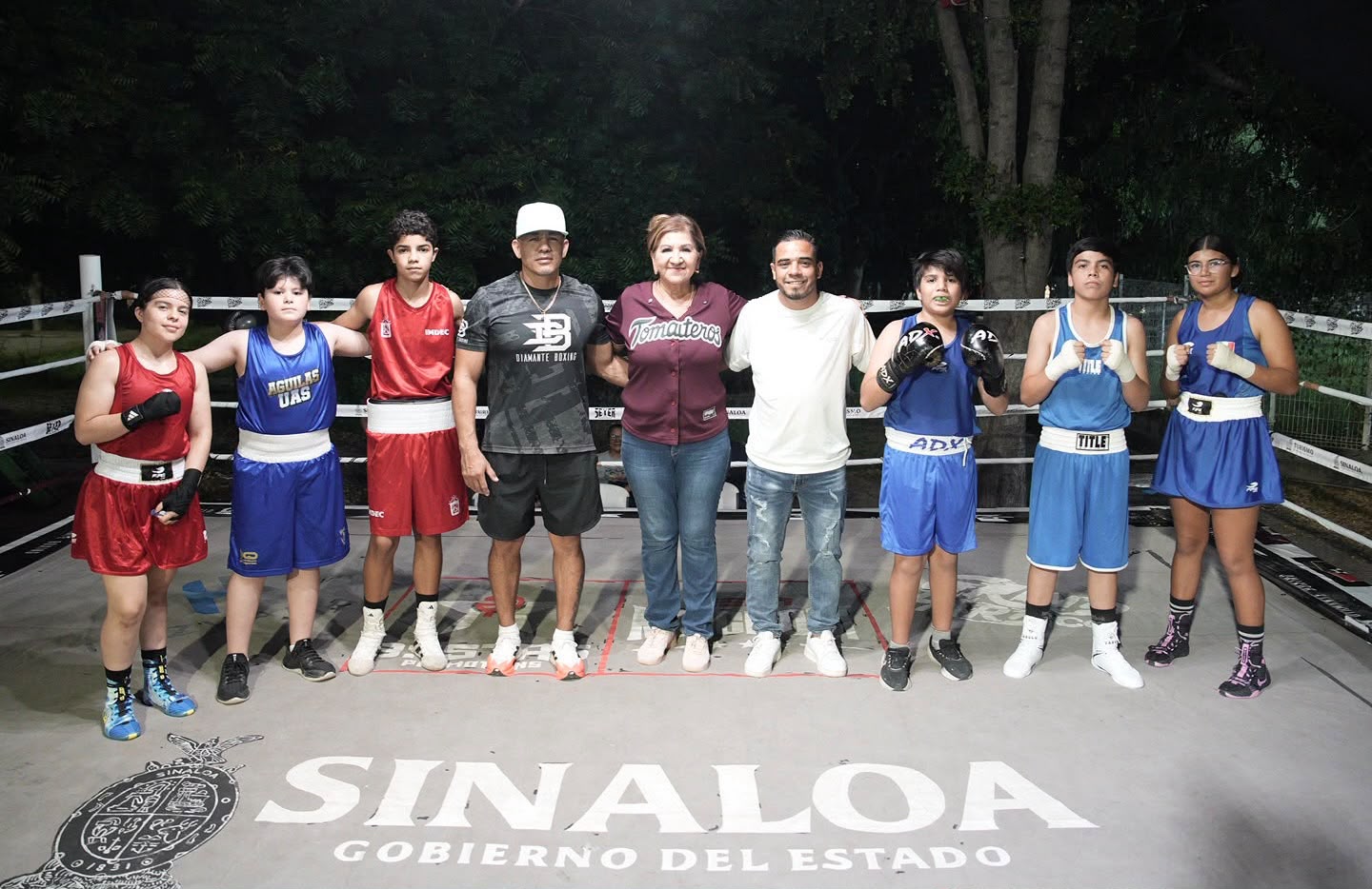 Tere Guerra en exhibición de boxeo en Diamante Ring