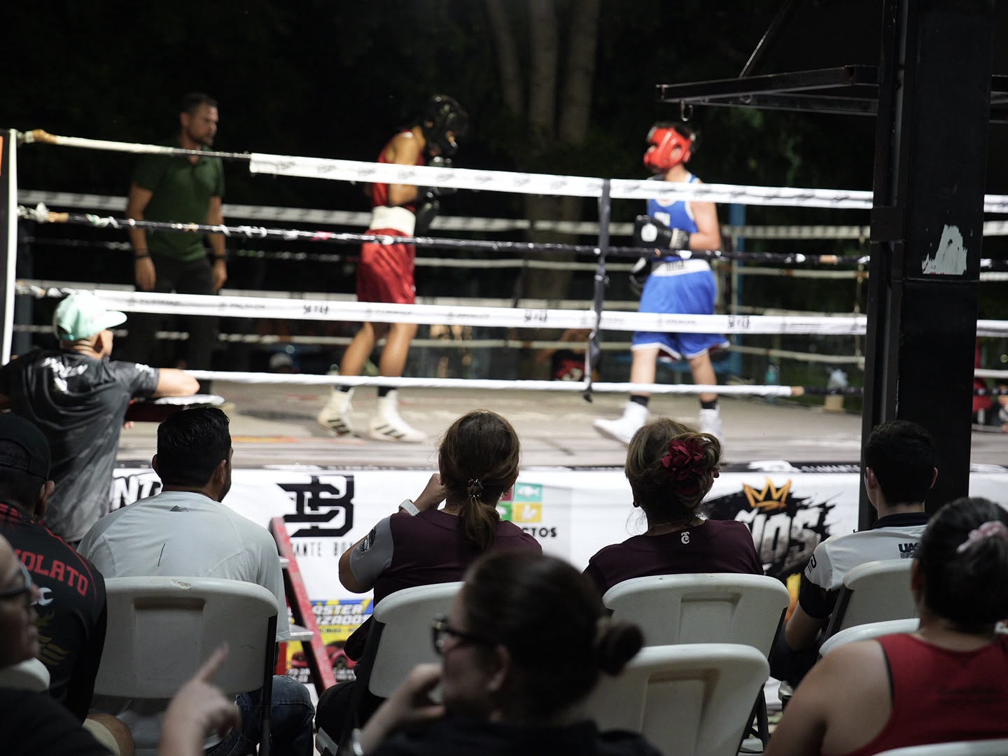Tere Guerra en exhibición de boxeo en Diamante Ring
