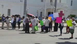 Tianguistas protestan en Ayuntamiento de Culiacán; exigen apoyos pendientes de 5 mil pesos